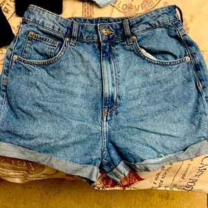 I’m sell these H&M short for 15 dollars